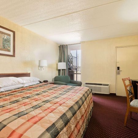 Knights Inn Brenham Eksteriør billede